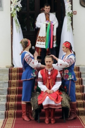 На родинному святі в Дубно стрибали в мішках та показували собак