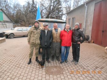 Бійцям дубенчани передали автомобіль