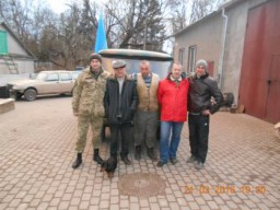 Бійцям дубенчани передали автомобіль