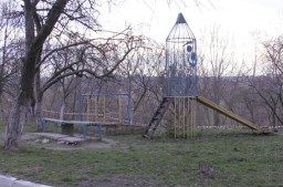 У Рівному на дитячому майданчику виявили гранату