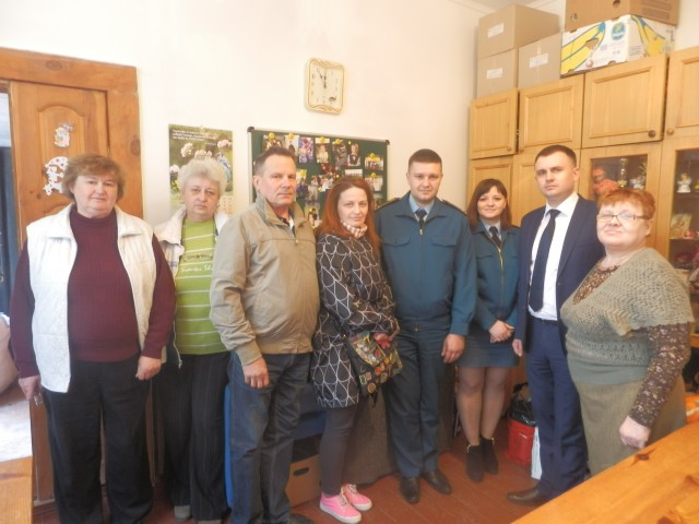 Дубенський митний пост передав допомогу товариству інвалідів