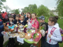 Дубенська школа організувала Великодні святкування