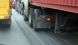 На автодорогах Рівненщини запроваджено обмеження руху великовагового транспорту