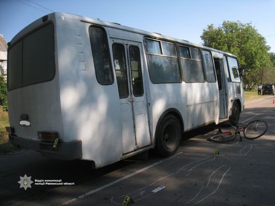 Автобус наїхав на велосипедистку