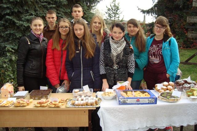 Юні студенти-медики із викладачами збирали кошти на хоспіс