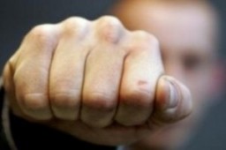 Син через горілку знущався над матір'ю