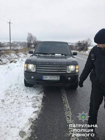 У Дубні їздили дві однакові іномарки з однаковими номерами