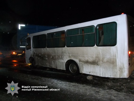 Автобус віз працівників на одне з підприємств Луцька - та потрапив у ДТП