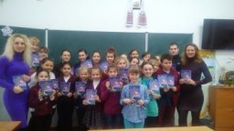 Презентували черговий новий альманах «Зорі народжуються на землі»