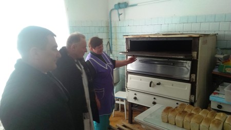 Для пацієнтів ЦРЛ випікають хліб