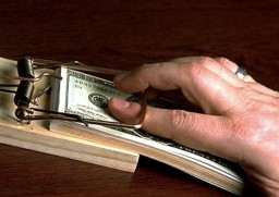 Дубенського адвоката упіймали на хабарі