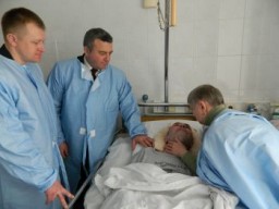 Дубенчани відвідали важкопораненого Героя