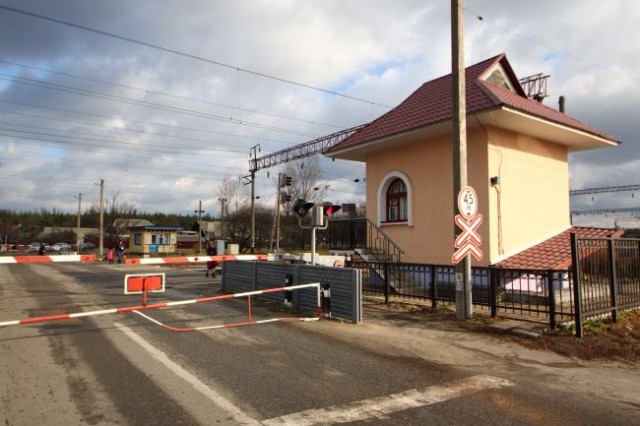 Завтра перекриють залізничний переїзд