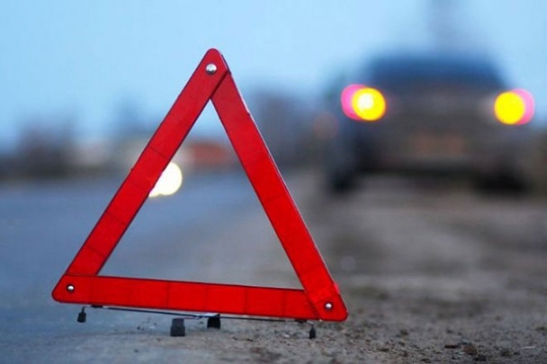 У Смизі зіткнулися легковий автомобіль та мотоцикл
