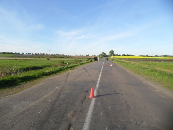 Унаслідок вчорашньої ДТП постраждали водій та пасажир легковика