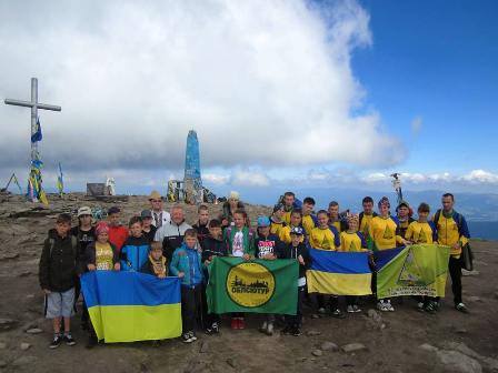 Юні дубенські туристи підкорили Говерлу