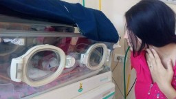 Сім'ї, де нещодавно народилася трійня, потрібна фінансова підтримка