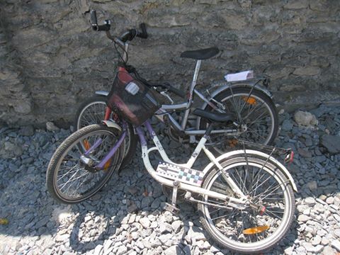 Діти ледь не потрапили під автобус