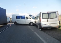 Зіткнення трьох мікроавтобусів і вазівки: серед потерпілих – діти