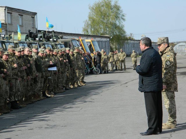 Більше сотні військових відправились в зону АТО