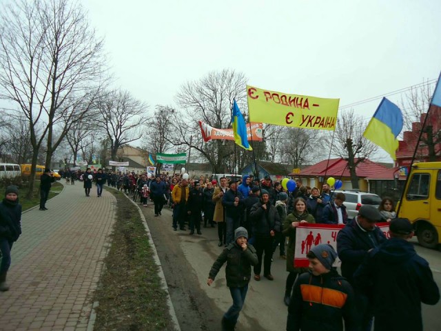 У Дубні пройшла мирна хода на підтримку сімейних цінностей