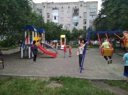 Дубно поповнилося двома дитячими ігровими майданчиками