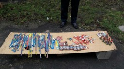 На ринках у Дубні поліція виявила незаконну піротехніку та ялинки