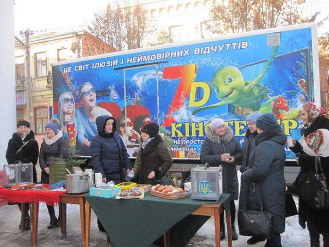 Дубенчани колядували у центрі міста