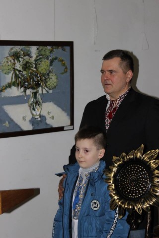 У замку презентували ковані квіти
