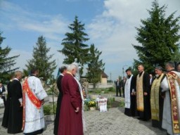На меморіальному кладовищі відзначили День пам'яті та примирення